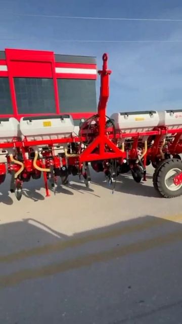 Сеялка пропашная с транспортным и прицепным устройством.