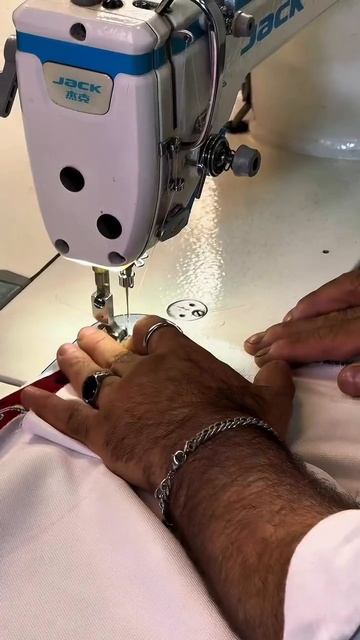 Изделие ручной работы создано с использованием аутентичного иранского ковра — слияние традиций и сов