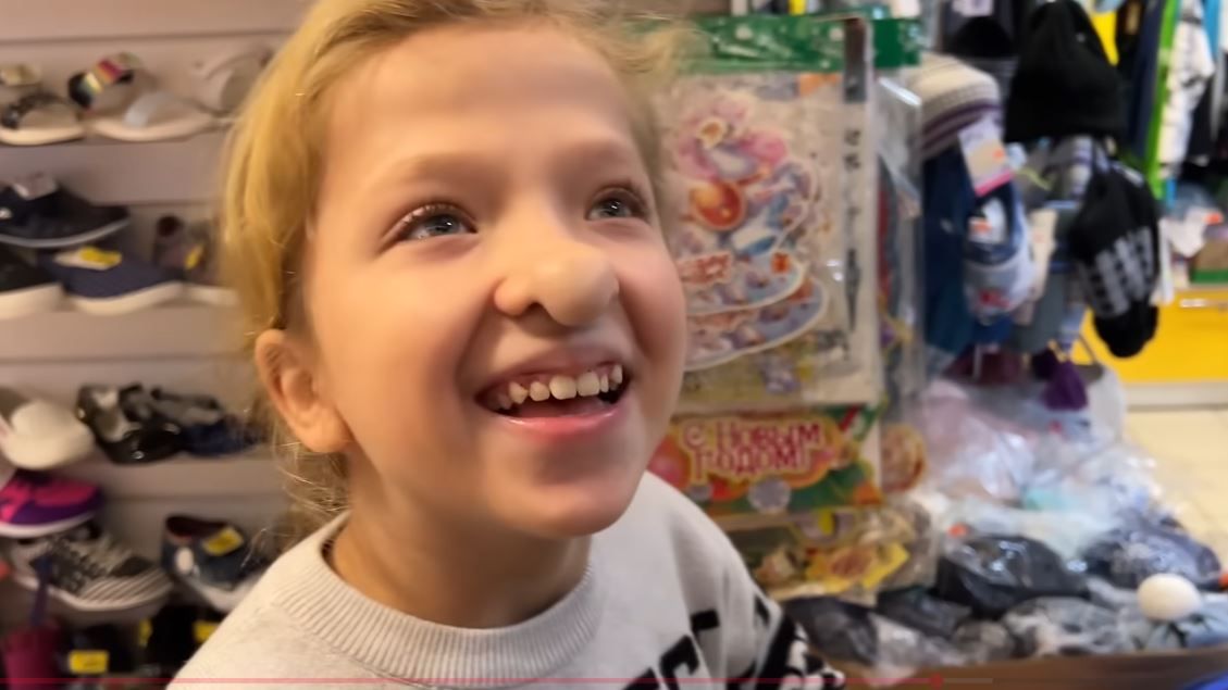 11 лет Варя пошла в школу . РОЛИК ПРО ЗЛО И ДОБРО .