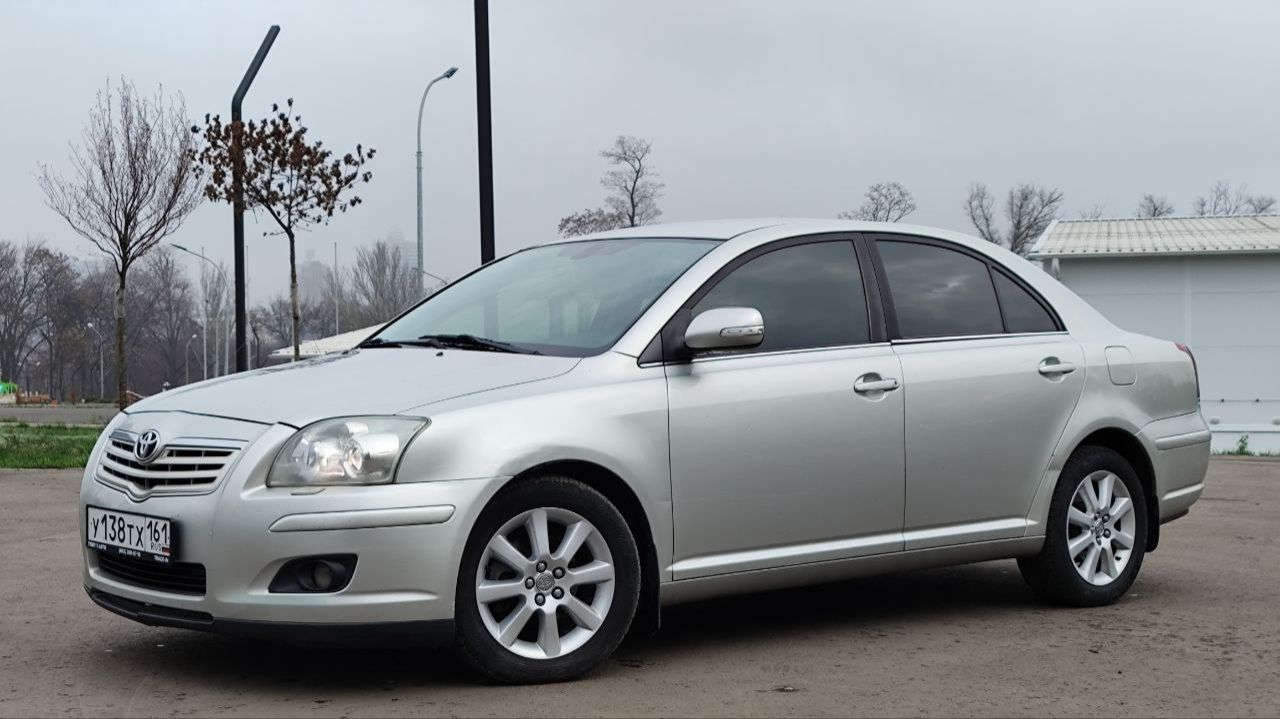Toyota Avensis 1.8 MT 2007 серебристый