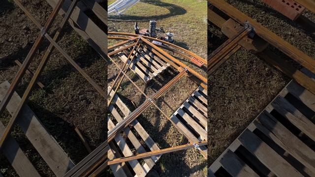 Варим небольшой балаган теплицу под клубнику