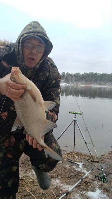 И сново клюнул крупный ЛЕЩ.