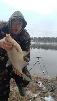 И сново клюнул крупный ЛЕЩ.