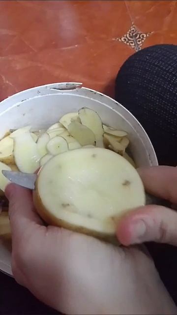 Почему так? Снаружи идеально а внутри картофеля черные полосы.