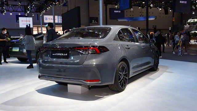 На автосалоне в Китае показали рестайлинг Toyota Corolla c новыми фарами и обтекаемым бампером.