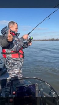 Олег на трёшку, Эдик на пятёрку тащит судака! Вот такая рыбалка на закрытии сезона...