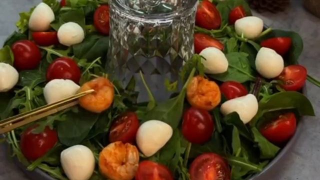 1000009436.mp4 ЭФФЕКТНЫЙ САЛАТ С КРЕВЕТКАМИ НА ПРАЗДНИК 🌲🌲🌲