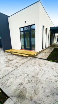 Современный дом с отличным ремонтом и бассейном в отличном месте Краснодара