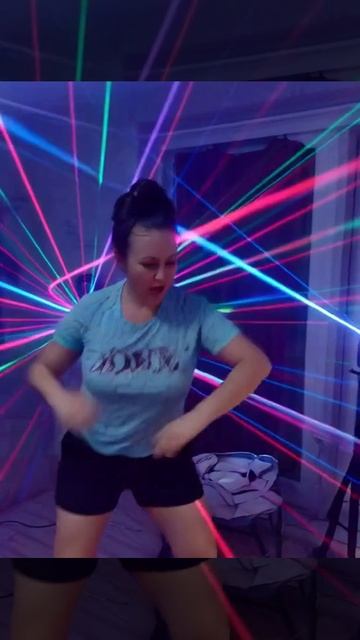 Ой даёт танцорша