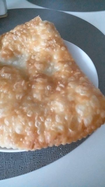 Большой чебурек.