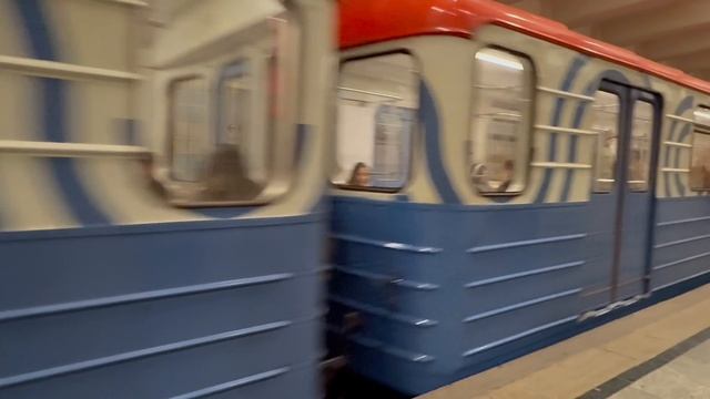 Отправление поезда 81-717 Номерной со ст. Проспект Вернадского