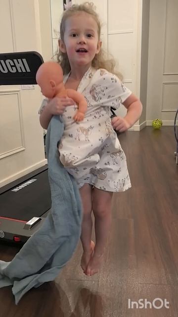 Яна качает малыша🤗