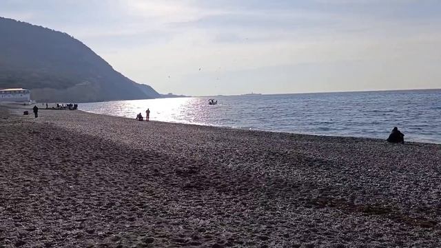 Пляж Сукко 30 Ноября 2025: Руины ВДЦ Смена могут нанести вред здоровью. Пляжный сезон продолжается.