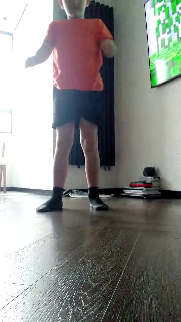 ПРЫЖКИ НА ОДНОЙ НОГЕ 👍🤗✌️