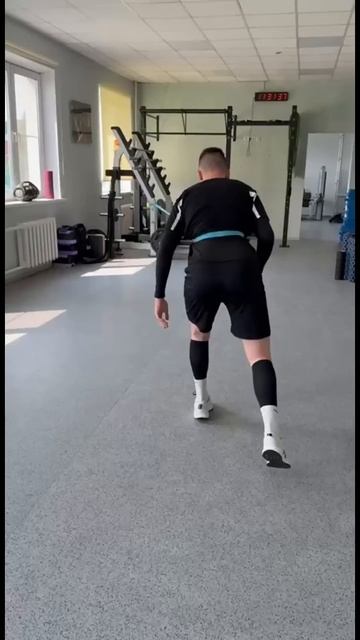 Торможение с резиновым эспандером (после ускорения)