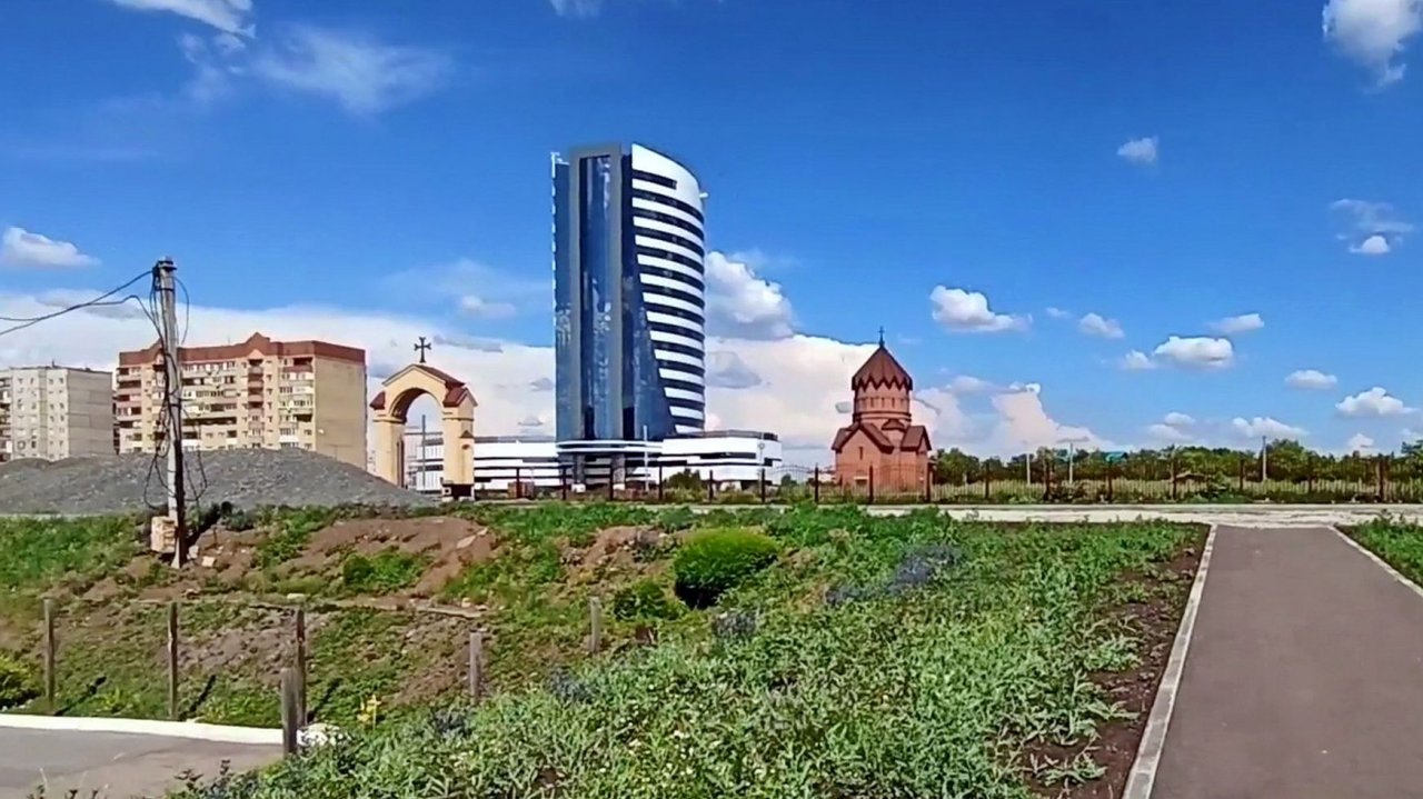 Магнитогорск, новый парк Южный, армянская церковь, бизнес-центр Евразия (03.07.2021)