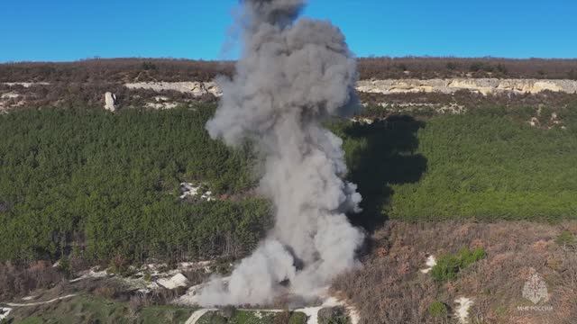 Вражеские взрывоопасные предметы уничтожили в Севастополе сотрудники МЧС России
