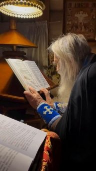 1000223372.Старец Илий.