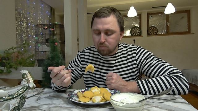 Мукбанг, нагетсы, домашний чесночный соус