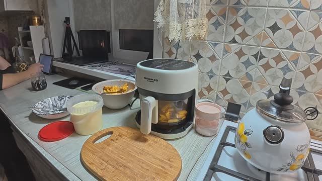 Надо что-то делать. Переехали в тёплый дом.