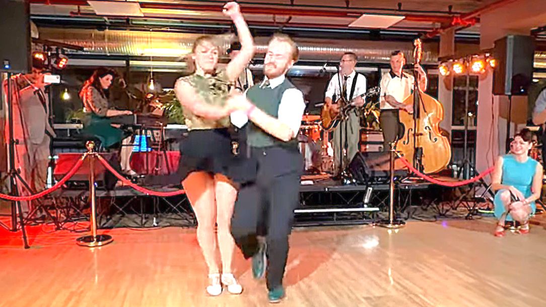 Танец БУГИ-ВУГИ в исполнении Сондре, Тани, Кушчи и Джесси. #Танцы