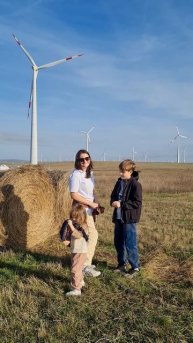 Поехали показать детям ветрогенераторы.mp4