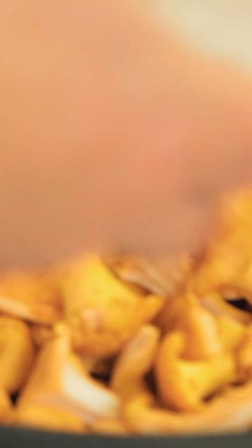 Кто еще хранит лисички с осени? Время готовить!