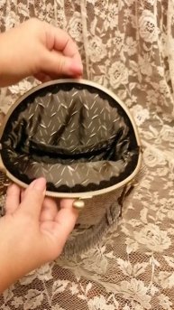 Сумка с фермуаром и вышивкой