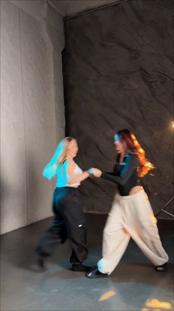 Берем подругу и в пляс 💃🏻