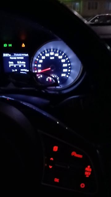 Ошибка Р2123на Kia ceed sw 2021 означает необходимость проверки электронной педали акселератора