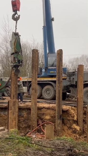 Погружение труб с вибропогружателем ICE 1223