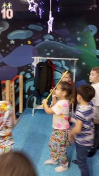 разбивают дети Пинятту