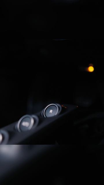 Как этим управлять?! Что творится в салоне суперкара Ferrari F8 Spider? #ferrari #ferrarif8spider