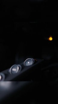 Как этим управлять?! Что творится в салоне суперкара Ferrari F8 Spider? #ferrari #ferrarif8spider