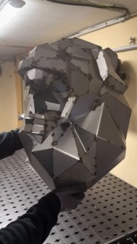 Полигональная скульптура, голова льва