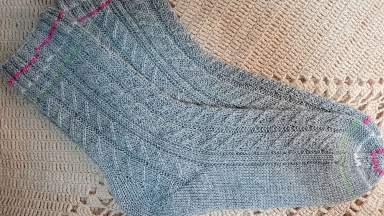 СП "Носочная коробочка-5" с Еленой Велиной. Отчёт за ноябрь. Тема "Носочки с изюминкой".