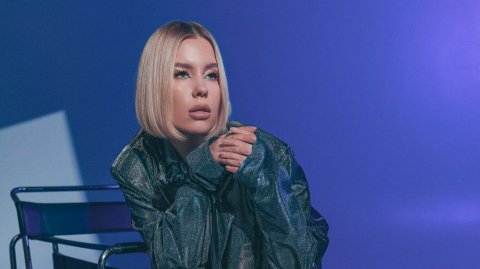 LOLA NOVIKOVA (dance)