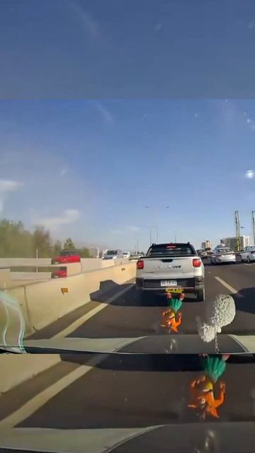 Грузовик никого не зацепил?