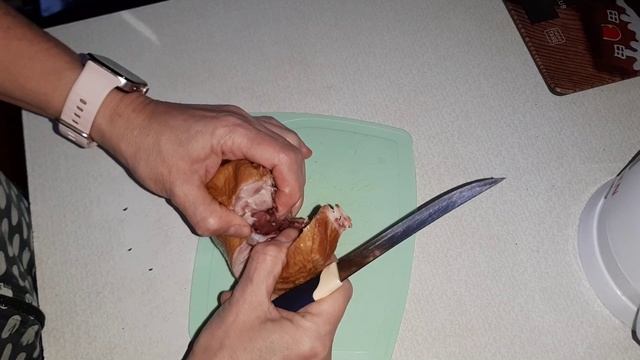 Доедалки. День №3, 4, 5. Куриная печень в сметанном соусе, салат с копчёной курицей.