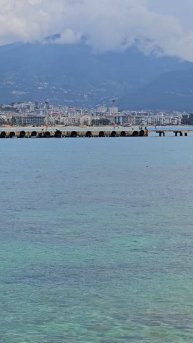 В Средиземном море у крепости в городе Аланья