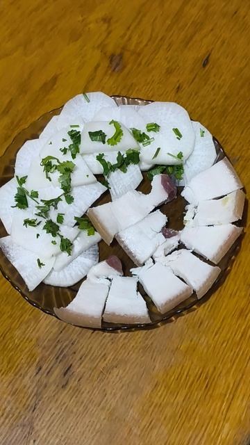 Сало и дайкон