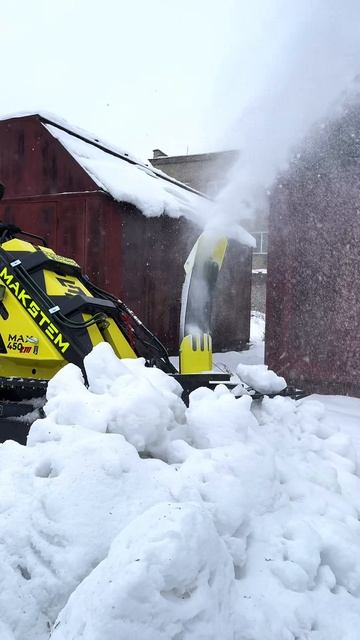 КАК УБРАТЬ СНЕГ В МОРОЗ С ПОМОЩЬЮ НАШЕГО ПОГРУЗЧИКА МАКСТЕМ #снегоротор #лёд #snow #снег #техника