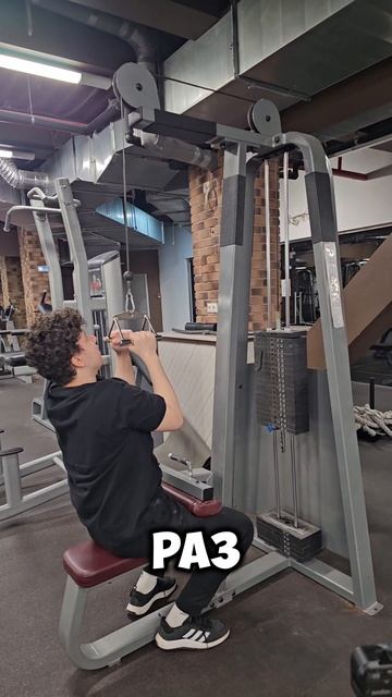 Александр Спасокукоцкий выходит на 100 кг на верхнем блоке