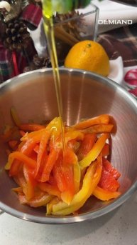 Брускетта с запеценным перцем.