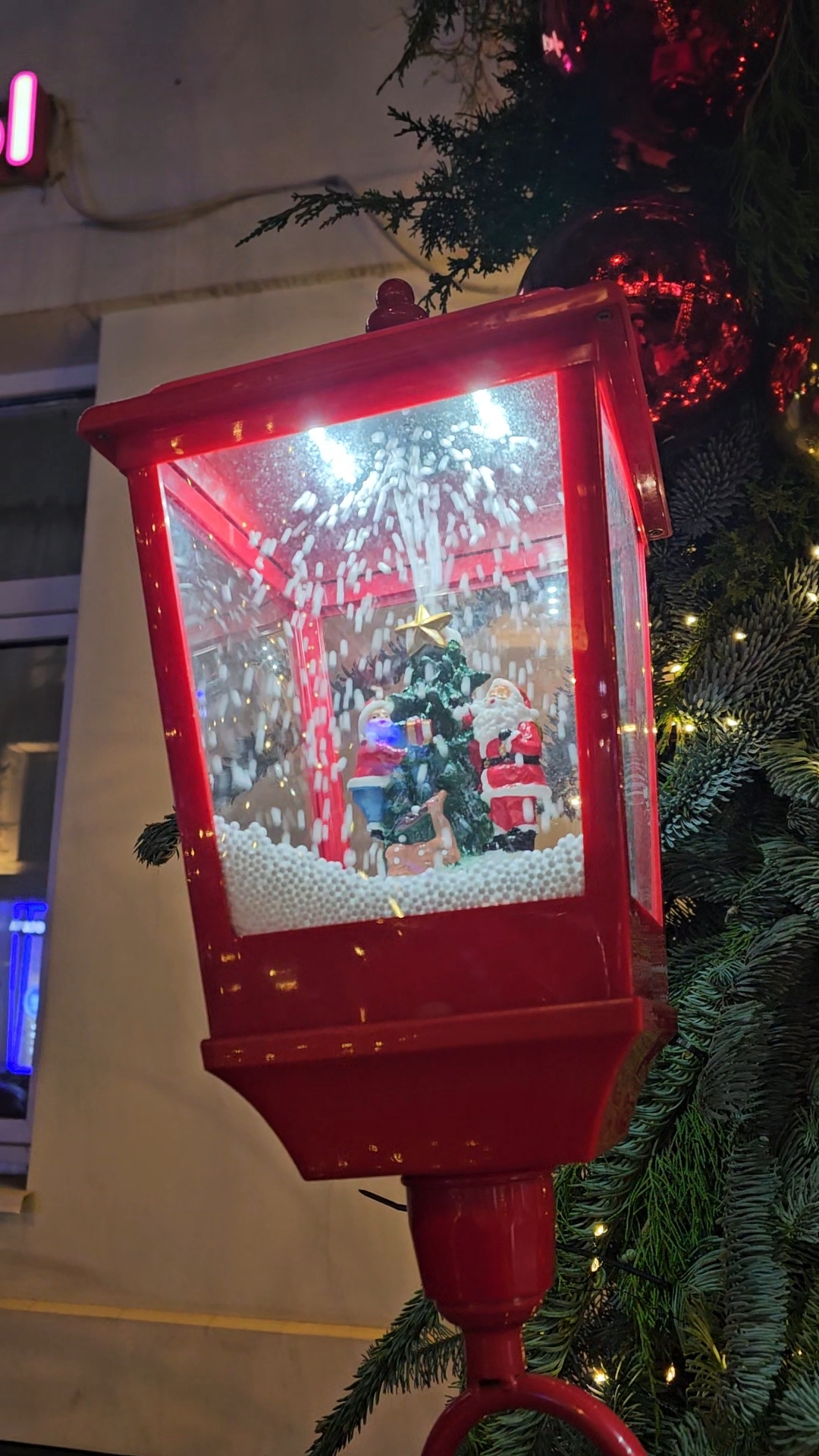 Москву украшают к Новому Году 2026