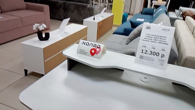 зашёл в магазин .