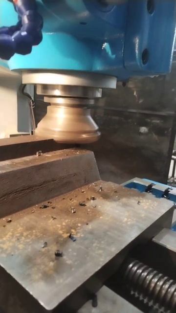 Консольно-фрезерный вертикальный станок 6Т12