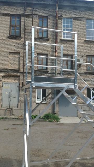 Трап с площадкой подкатной. Передвижной трап.