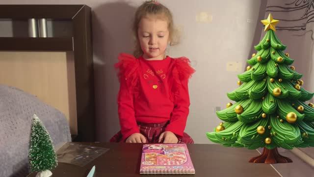 Нина и Hello Kitty обустраивают комнату