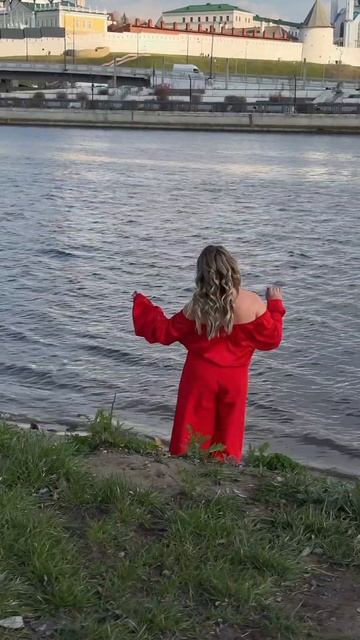 «Наш мир средь звёзд, как будто в невесомости».
Строчка, которая сама выбрала меня.